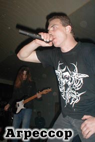 Он еще и поет